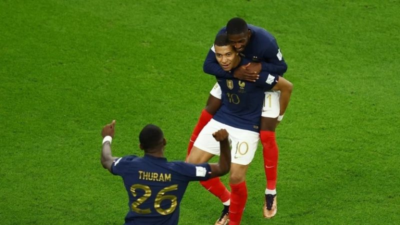 Francia derrotó a Polonia y también está en 4tos. de final