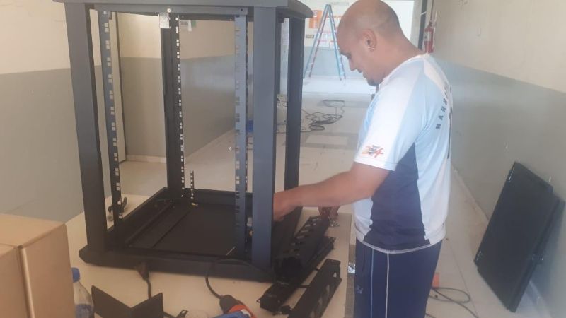 Colocaron pisos tecnológicos en distintas escuelas