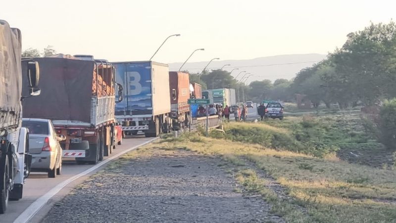 Capayán arde pidiendo agua y luz