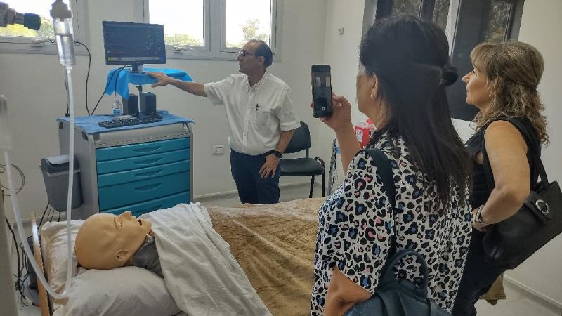 Avanza en la implementación de la Carrera de Medicina