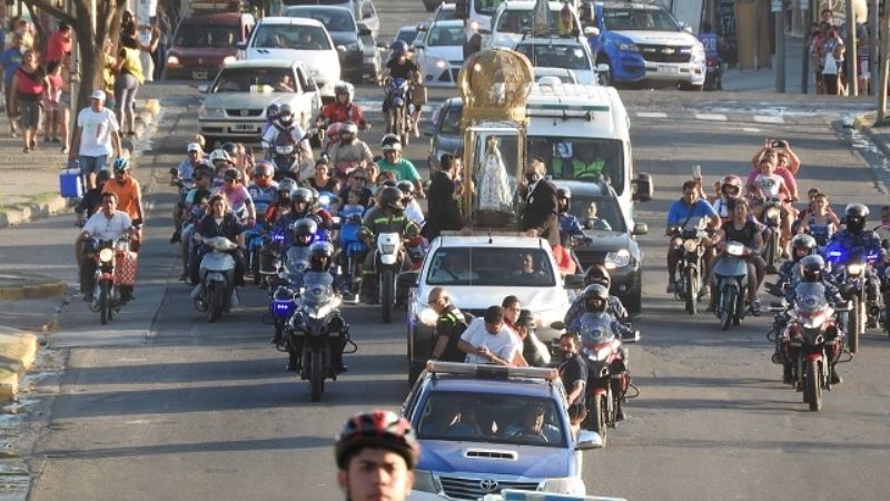 La Madre del Valle ya preside las fiestas desde el parque Adán Quiroga