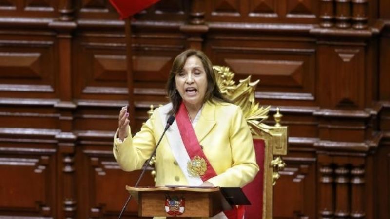 Dina Boluarte juró como nueva presidenta del Perú