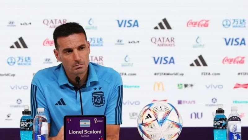 Scaloni puso paños fríos: "De Paul y Di María están bien"