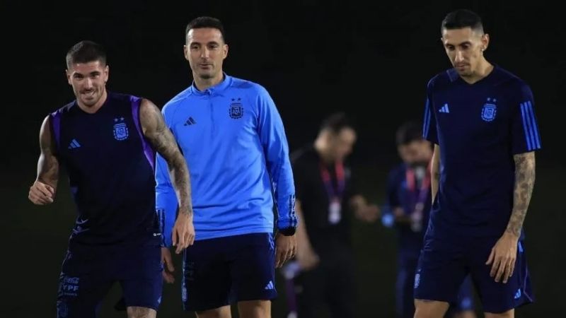 Scaloni probó dos equipos, con las dudas en De Paul y Di María