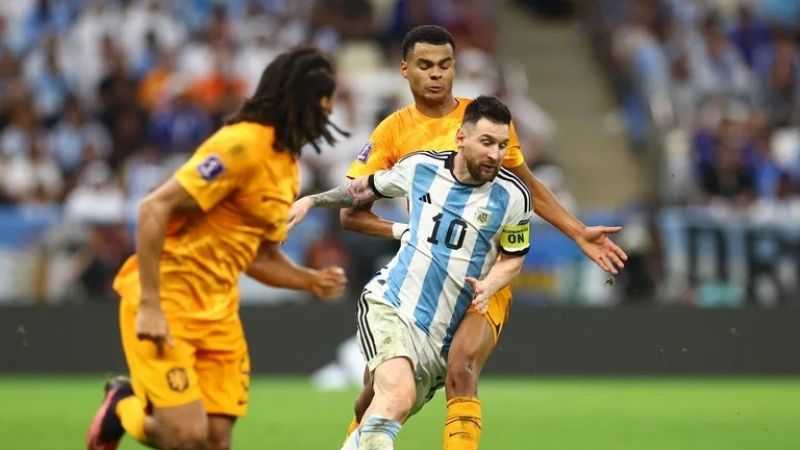 Por el "Dibu" y Lautaro, Argentina está en las semifinales
