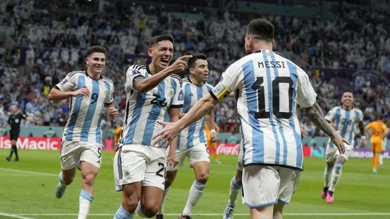 Por el "Dibu" y Lautaro, Argentina está en las semifinales
