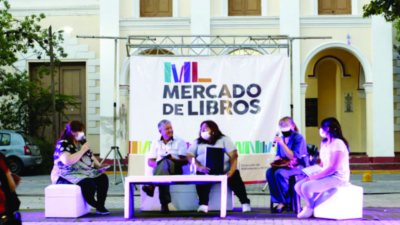 El Mercado de Libros Itinerante visitó La Puerta