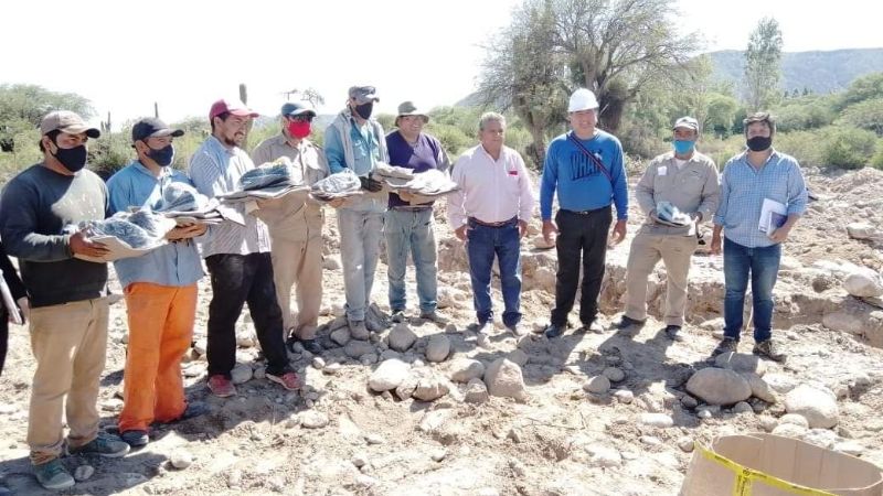 Gómez recorrió la obra de la planta de procesamiento de la nuez