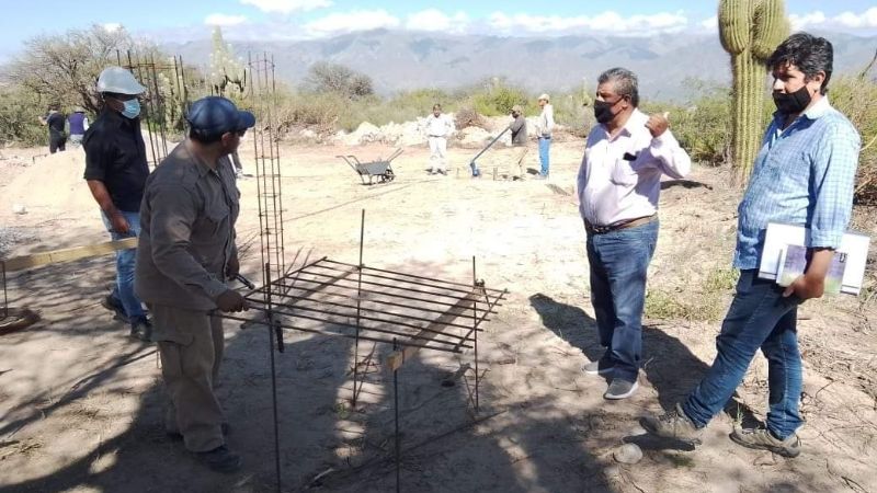 Gómez recorrió la obra de la planta de procesamiento de la nuez