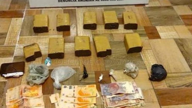 Dos detenidos con 3 kilos de marihuana, celulares y dinero