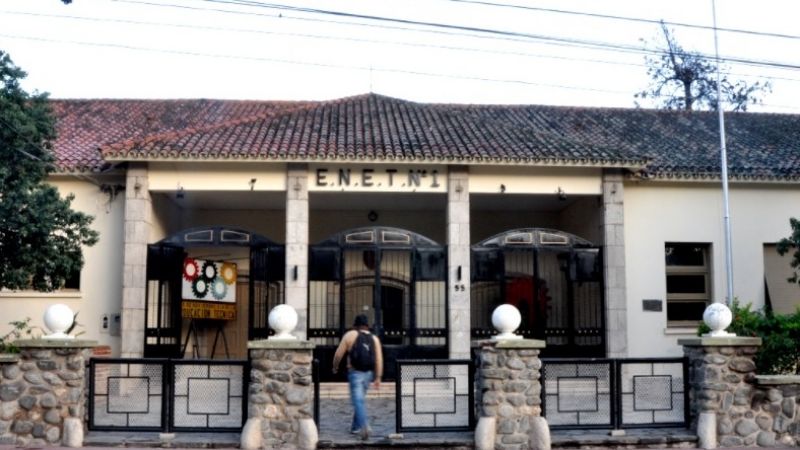 Definen resultados de exámenes para el ingreso a la ENET N°1