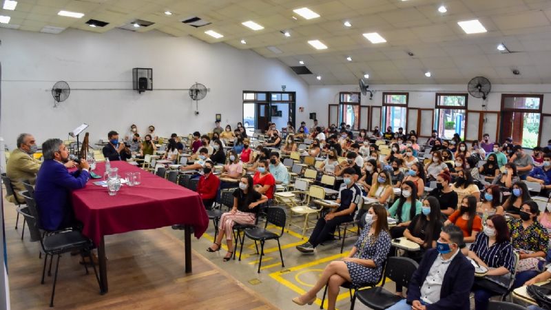 Derecho dio la bienvenida a más de 600 ingresantes