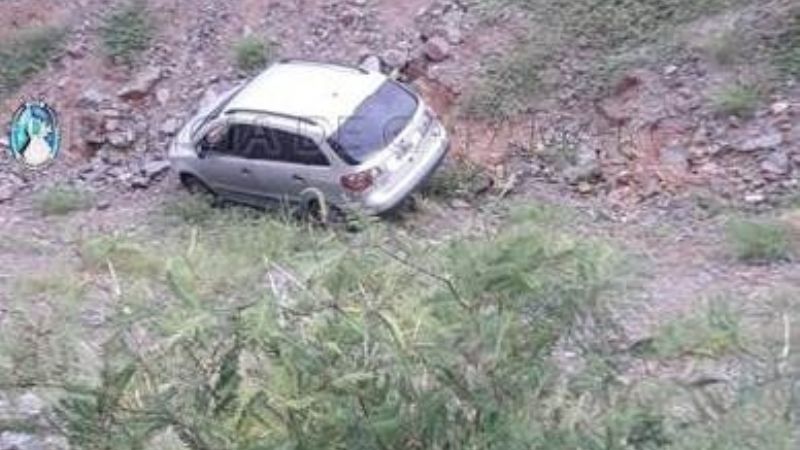 Desbarrancó un auto en la Quebrada de Moreira