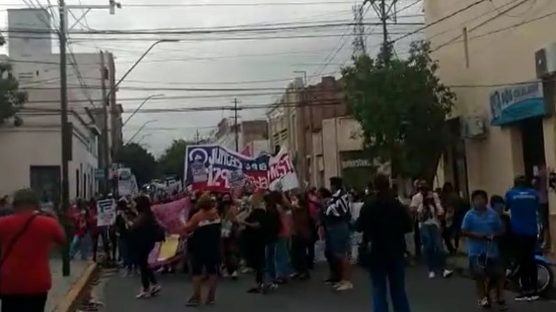 Pidieron la renuncia del Jefe de Policía por el femicidio de Aranda