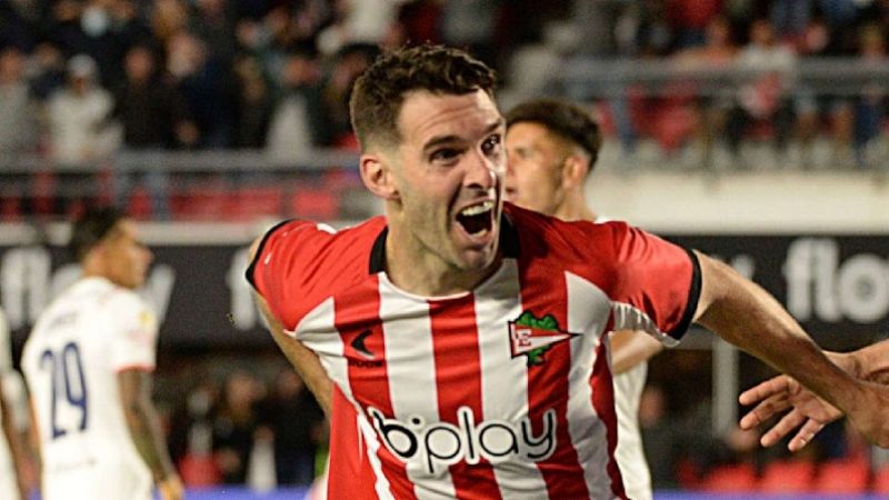 Triunfos de Estudiantes y Huracán, como locales