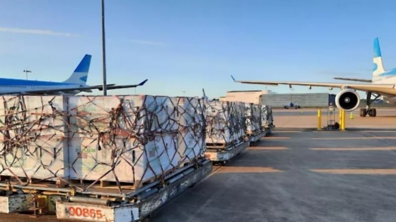 Arribó al país un cargamento con más de 1.700.000 vacunas de Moderna