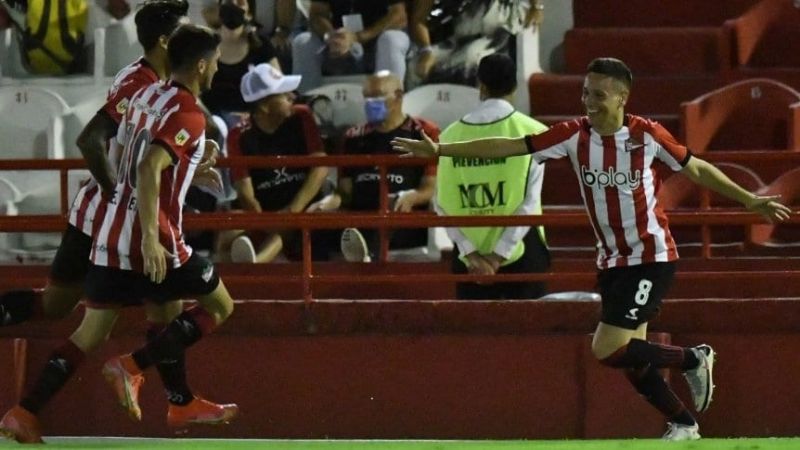 Estudiantes venció a Huracán y es el otro líder