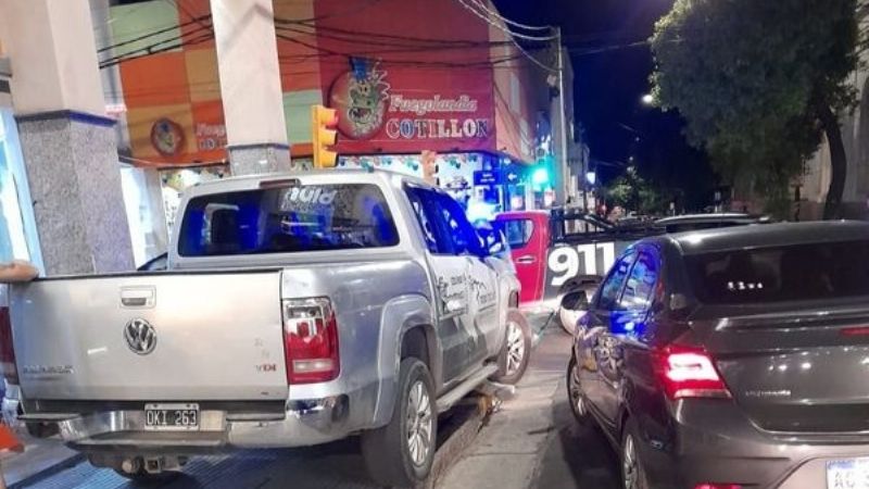 Camioneta se quedó sin frenos en el centro