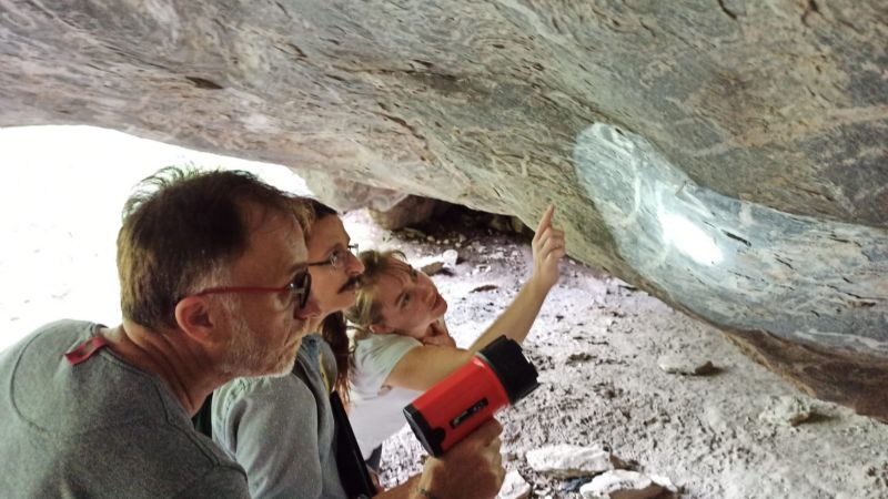 Investigan la composición química de pinturas rupestres de El Alto