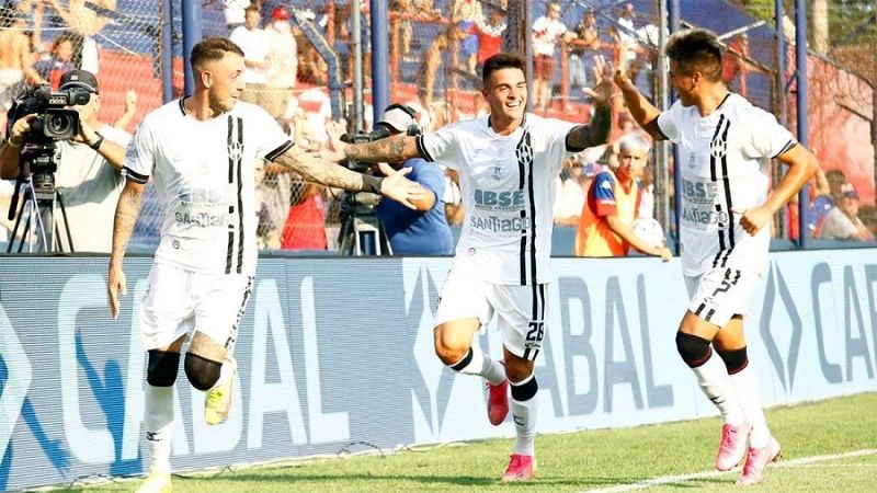Boca festejó su primer triunfo con doblete de Villa