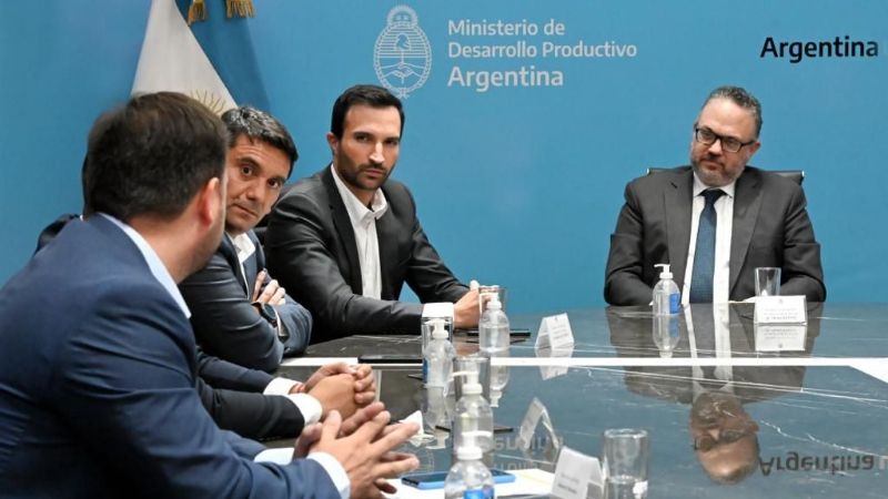 El ministro Álvarez e intendentes se reunieron con Matías Kulfas