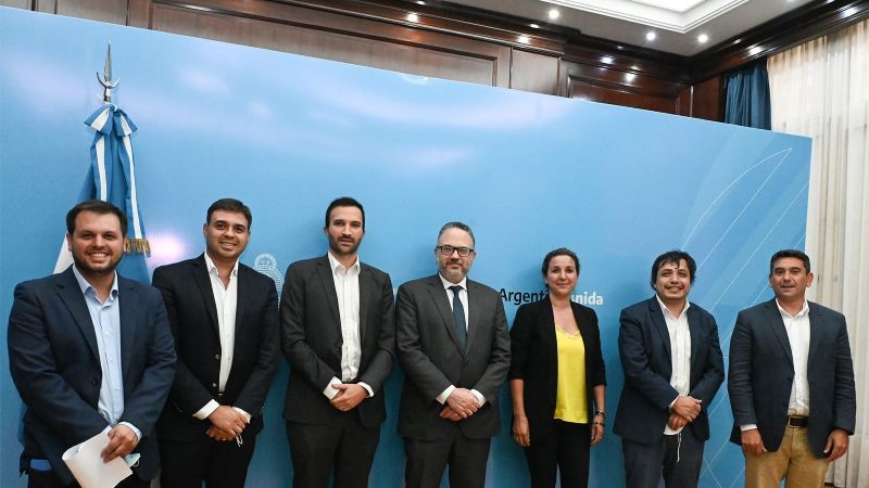 El ministro Álvarez e intendentes se reunieron con Matías Kulfas