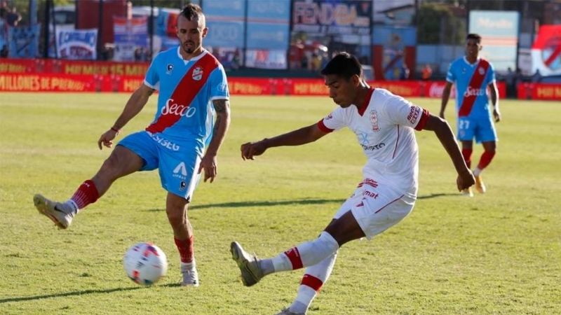 Estudiantes se afianza como líder; primer triunfo de Arsenal