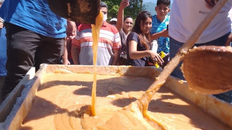 Andalgalá elaboró el dulce de membrillo más grande del mundo