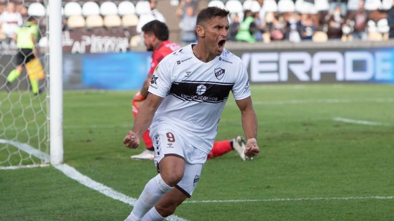 Platense le ganó a Sarmiento y es líder de la Zona A