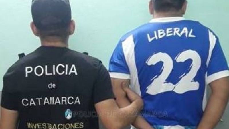 Arrestan a un hombre y secuestran un arma blanca