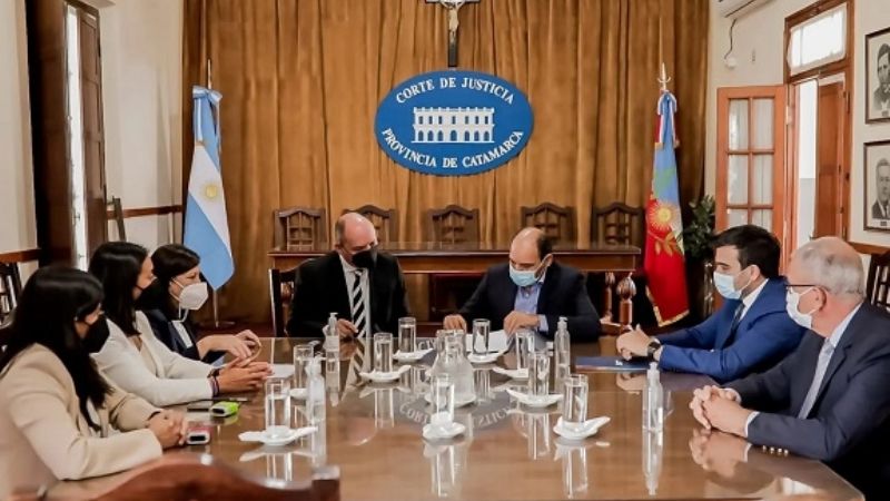 Saadi firmó acuerdos con la Corte de Justicia