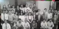 UNA FOTO HISTÓRICA del personal del Diario La Unión, frente a la antigua sede de la calle San Martín.