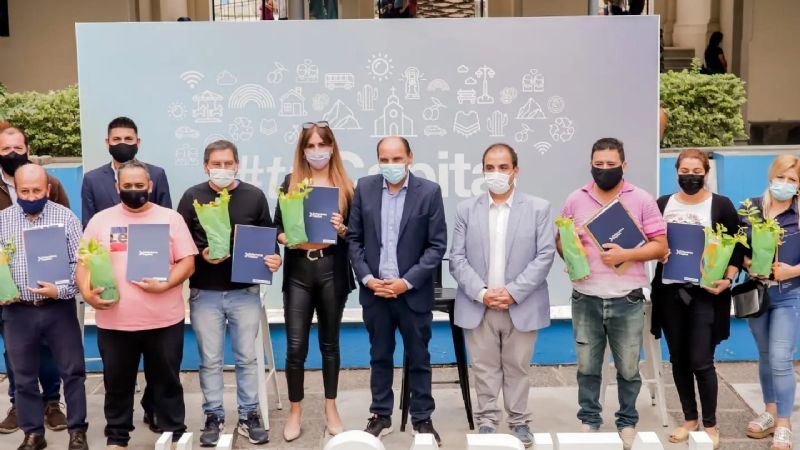 Gustavo entregó mas créditos