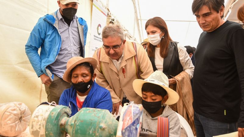 Raúl inauguró un SUM y visitó la Feria de la Puna en Antofagasta de la Sierra