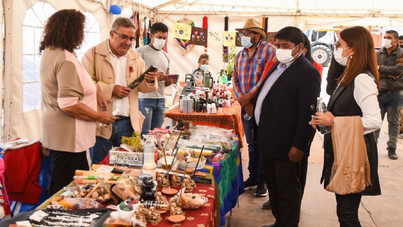 Raúl inauguró un SUM y visitó la Feria de la Puna en Antofagasta de la Sierra