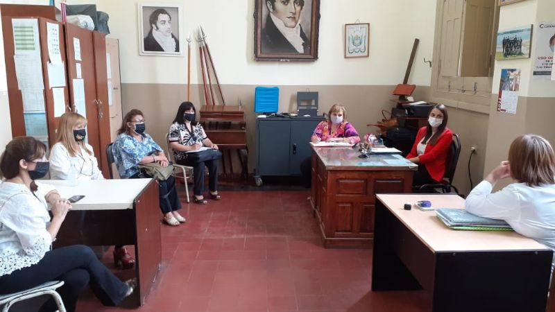 Autoridades educativas informaron a padres sobre el traslado de las Escuelas EDJA