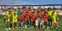 PLANTEL DE SAN MARTIN que altó al campo del Prevedelo, en su priera presentación. 