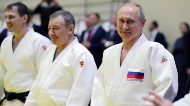 La Federación Internacional de Judo suspendió a Putin como presidente honorario