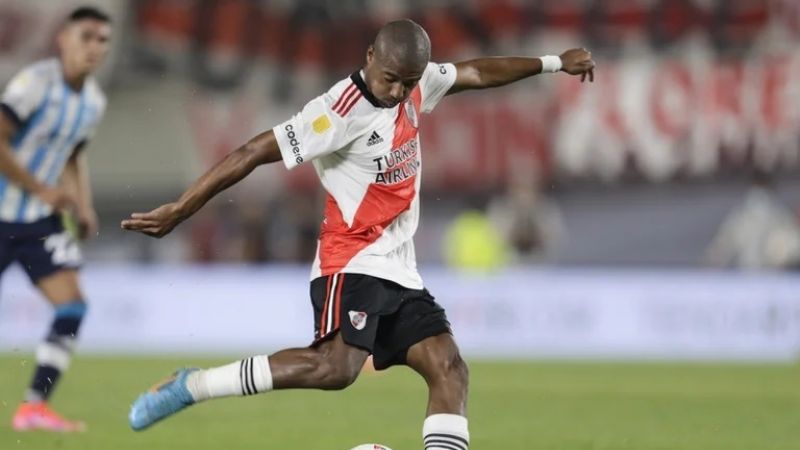 River ganaba y podía ser líder; pero Racing no lo dejó