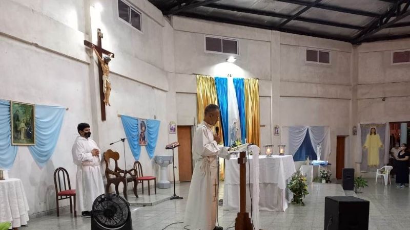 Celebran los 20 años de la primera Misa en María Reina de la Paz