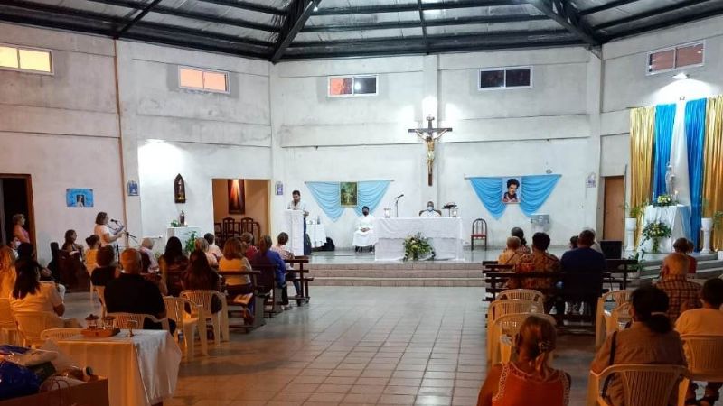 Celebran los 20 años de la primera Misa en María Reina de la Paz