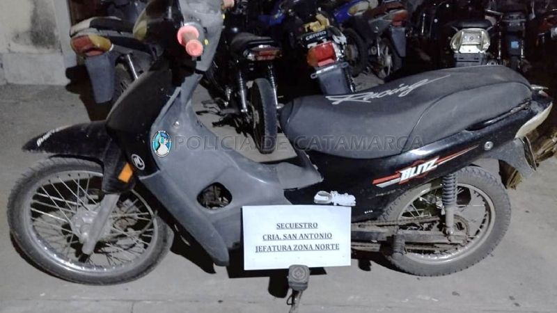 Ingresó a un domicilio y se fugó dejando abandonada una moto