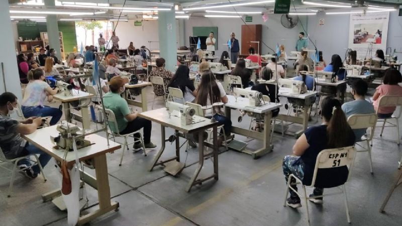 Charla y capacitación a inscriptos en el Registro de Mano de Obra Textil