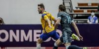 ACCIÓN DE JUEGO de la semifinal de hoy entre Argentina y Brasil, por la Copa América de Futsal.