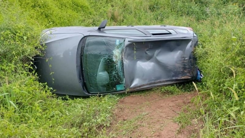 Violento vuelco de un auto con cinco ocupantes en la ruta 1