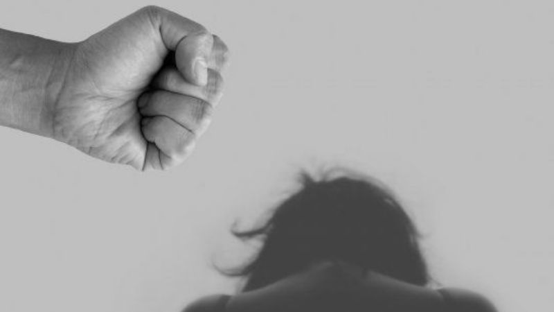 Hombres detenidos en La Paz y Fiambalá por pegarle a mujeres