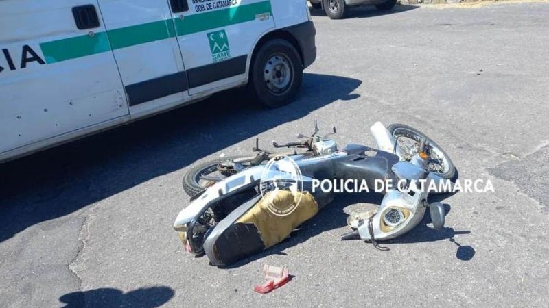 Una moto y un remis chocaron en inmediaciones del Predio Ferial