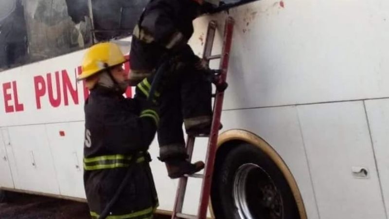 Se incendió un colectivo en Frías