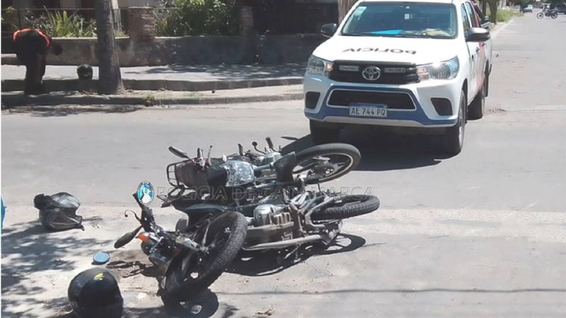 Choque de motos dejó dos mujeres heridas