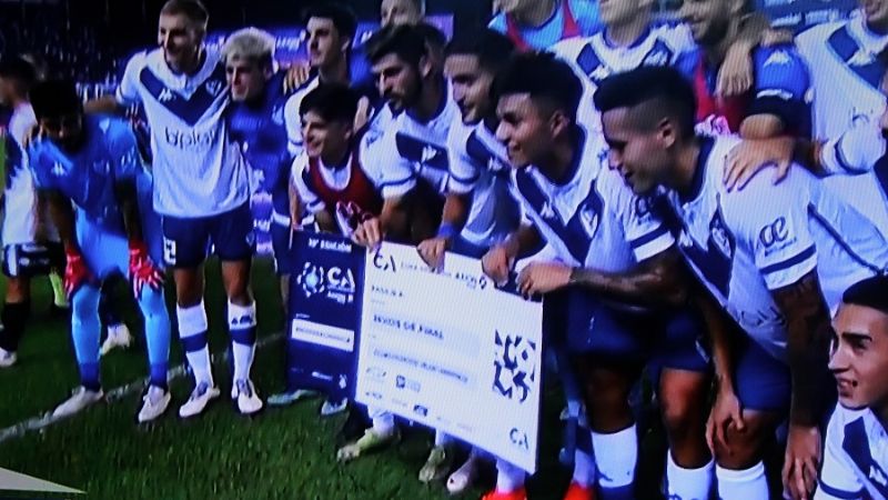 Veléz goleó 5-0 en a Copilletti y pasó a 8vos.